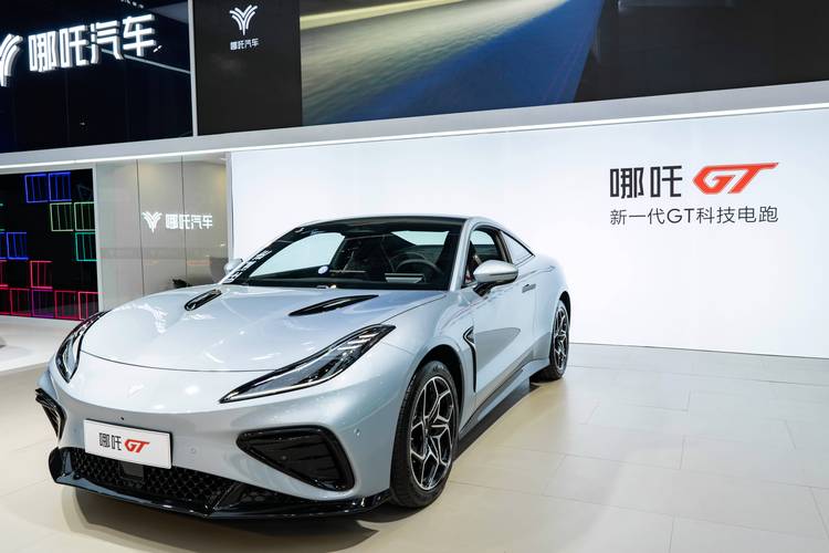 惠州263哪吒汽车在智能汽车领域的表现，领途汽车在新能源汽车市场中的影响力